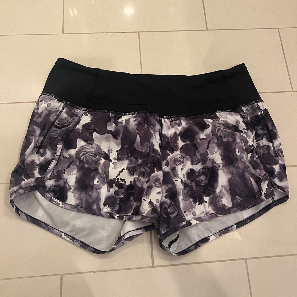 Lululemon printed Speed Up High-Rise Lined Short, size 6